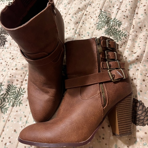 Tan booties - Picture 1 of 4